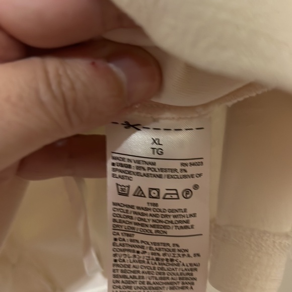 Banana Republic Cream Short Sleeve Short Top - Picture 3 of 5